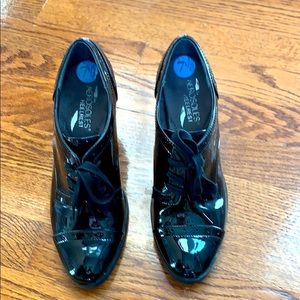 Aerosoles US 7 1/2 Black Patent Leather Shoes